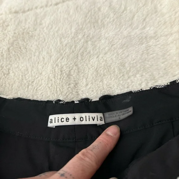 Alice + Olivia Conry woven Houndstooth Shorts - Picture 3 of 7